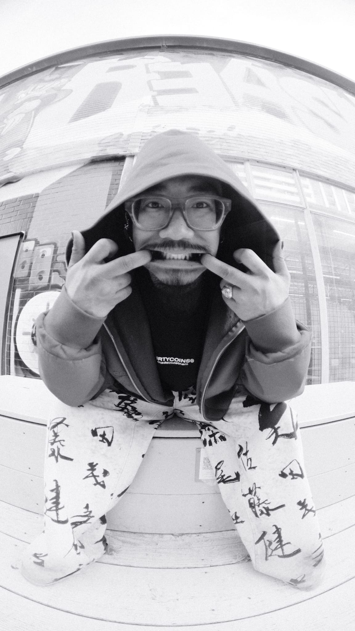 DUKEZ fisheye hooded portrait met kanji streetwear